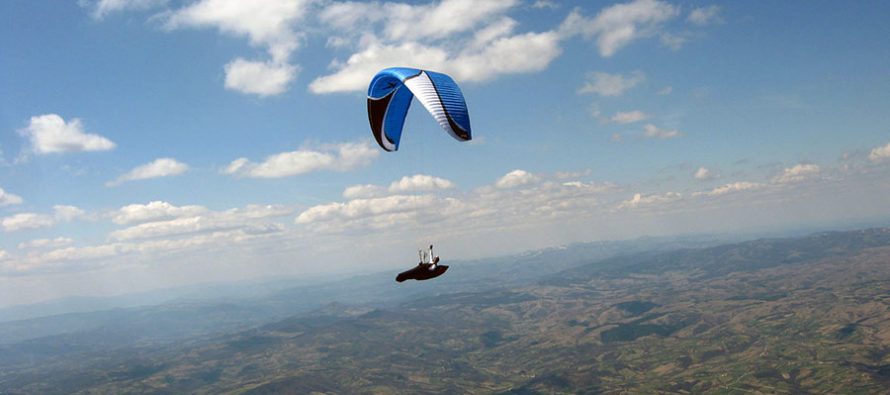 Najbolji svetski paraglajderisti i ovog leta poleću sa Višegrad stene (VIDEO)