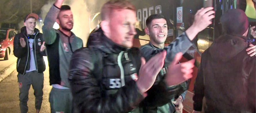Radnički savladao Partizan u Humskoj. Meraklije priredile doček fudbalerima (VIDEO)