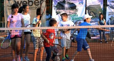 Besplatna škola tenisa na terenima u Vrtopu