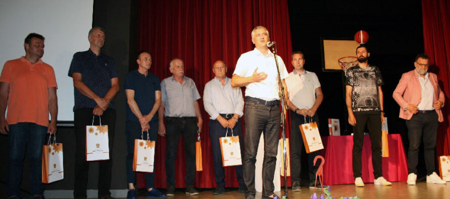 Caribrodski hram košarke (VIDEO)